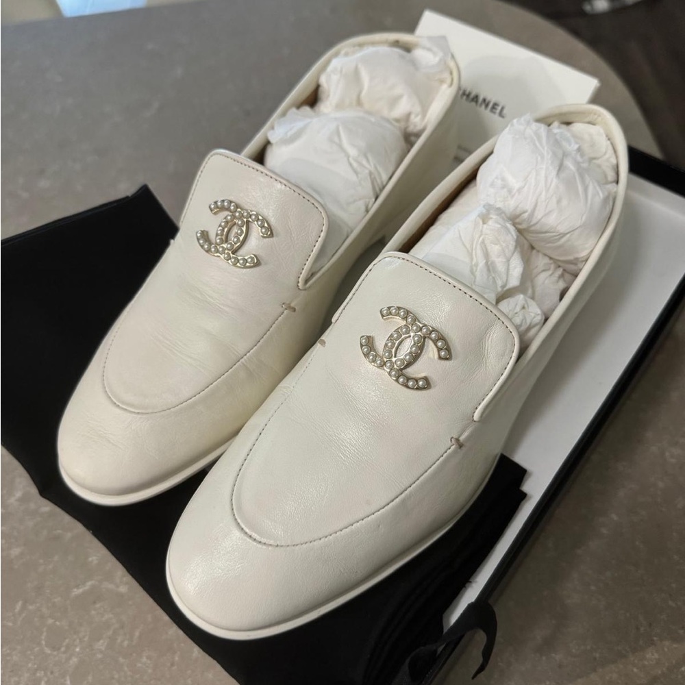 Chanel Unisex White Loafers